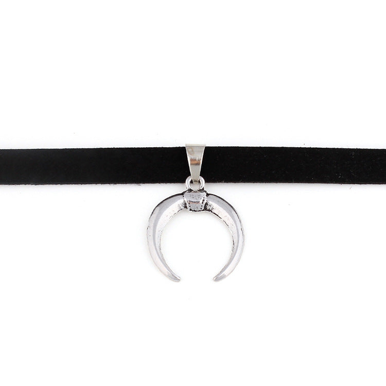 Arpia Moon Chocker