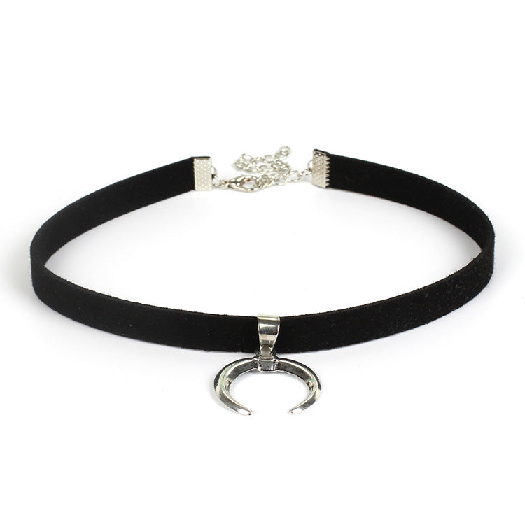 Arpia Moon Chocker