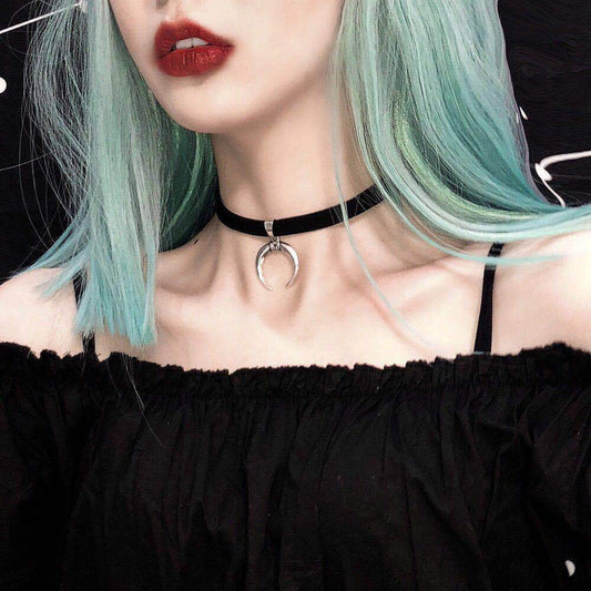Arpia Moon Chocker