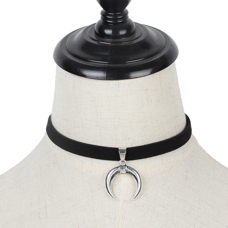 Arpia Moon Chocker